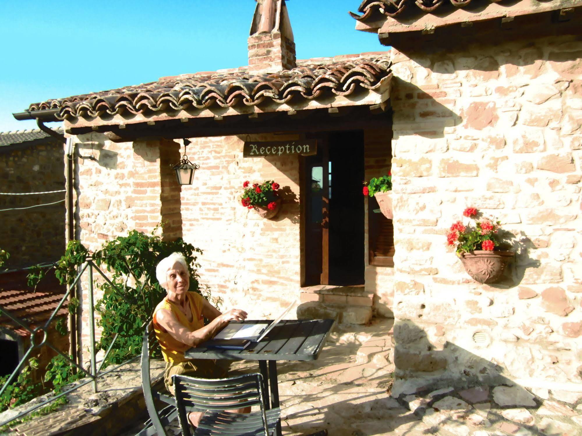 Gaglietole Castello Di Cisterna 아파트 호텔 외부 사진